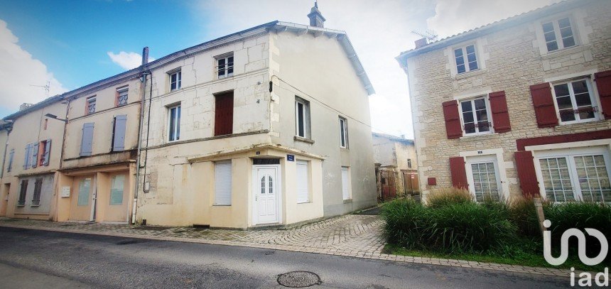 Maison de ville 6 pièces de 105 m² à Chef-Boutonne (79110)