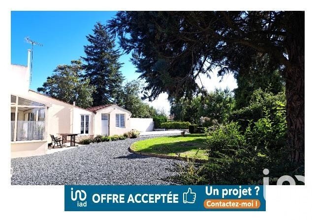 Traditional house 5 rooms of 160 m² in Petosse (85570)