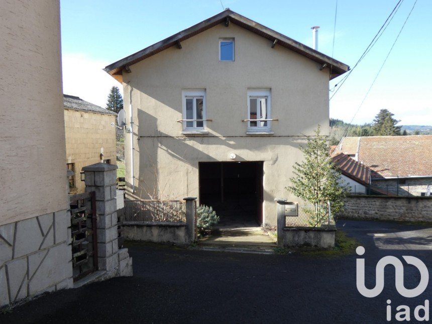 Village house 4 rooms of 72 m² in Bertignat (63480)