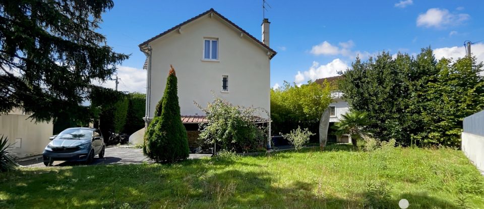 Traditional house 6 rooms of 132 m² in Montfermeil (93370)