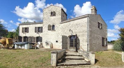 Maison traditionnelle 6 pièces de 177 m² à Loiré-sur-Nie (17470)