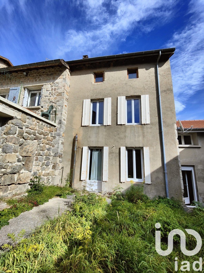 Maison de village 7 pièces de 84 m² à Rochepaule (07320)