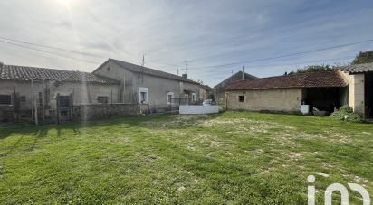 Farm 4 rooms of 88 m² in Saint-Savin (86310)