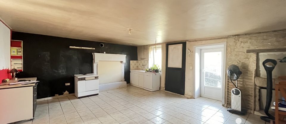 Ferme 4 pièces de 88 m² à Saint-Savin (86310)