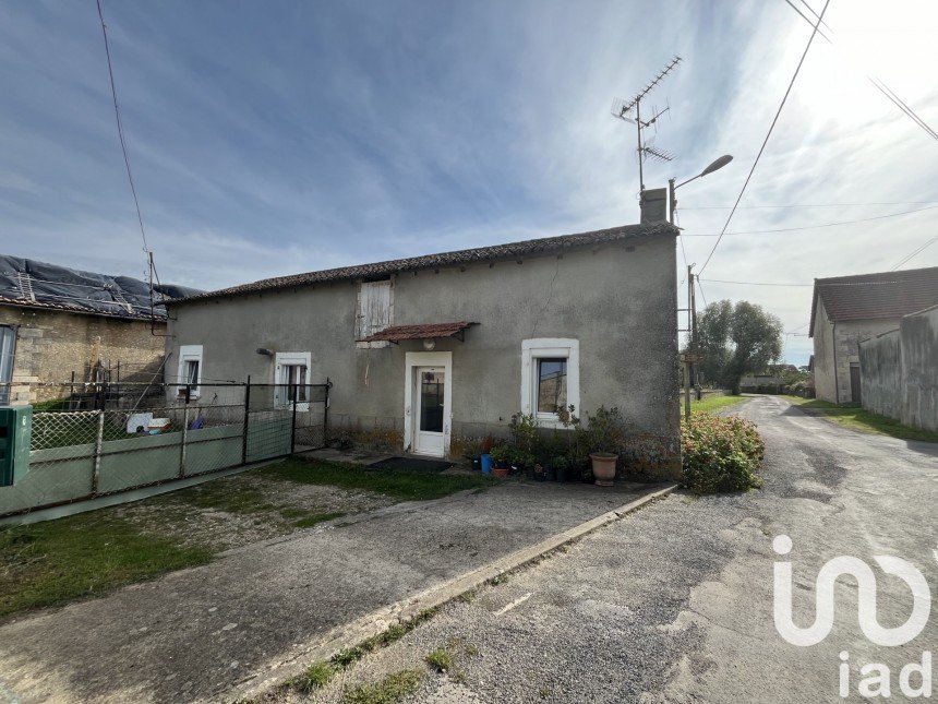 Farm 4 rooms of 88 m² in Saint-Savin (86310)