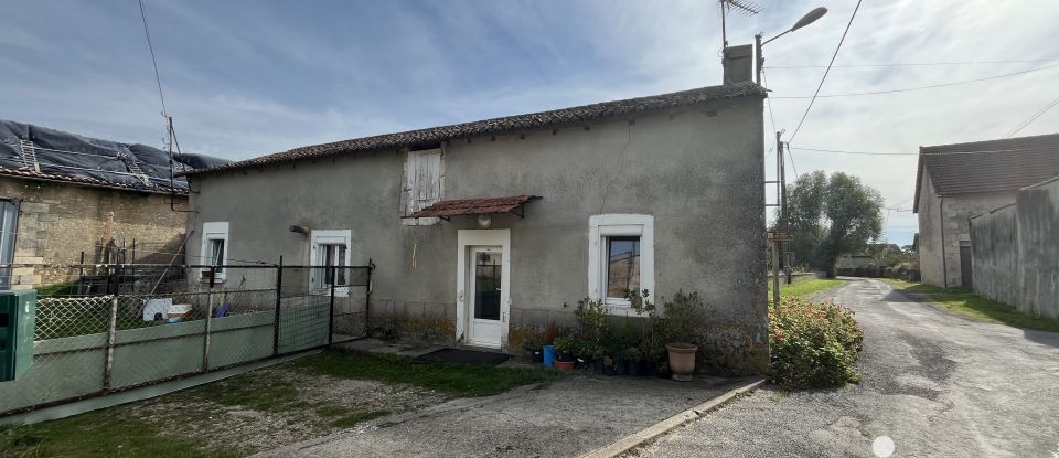 Ferme 4 pièces de 88 m² à Saint-Savin (86310)