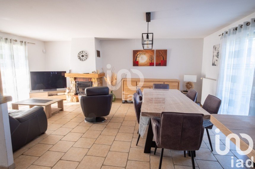 Traditional house 6 rooms of 133 m² in Marolles-sur-Seine (77130)