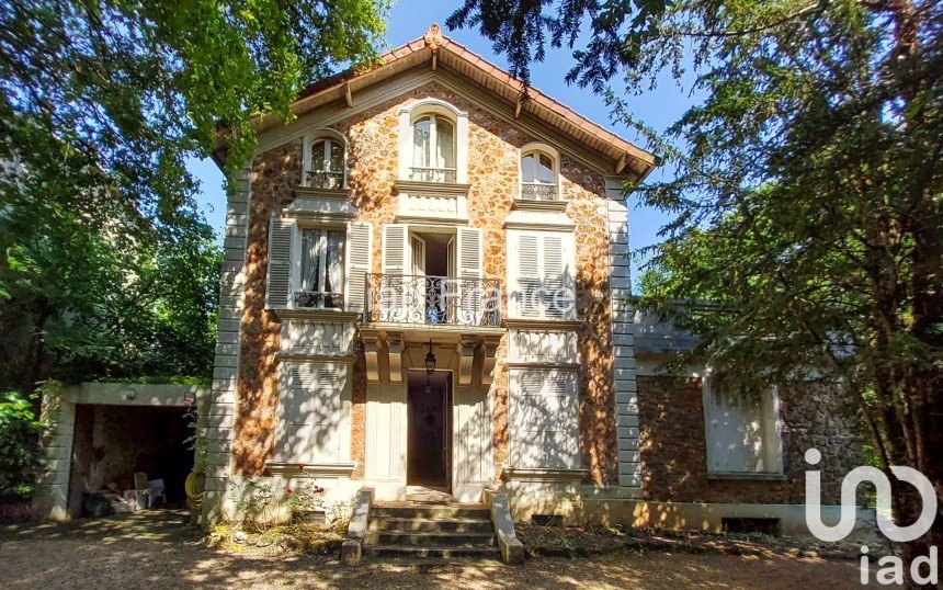 House 9 rooms of 160 m² in Vaucresson (92420)