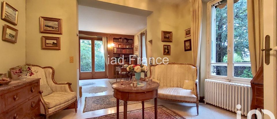 House 9 rooms of 160 m² in Vaucresson (92420)