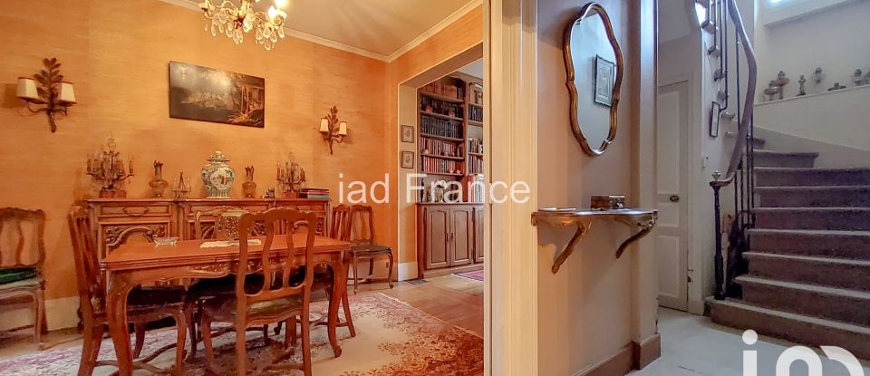 House 9 rooms of 160 m² in Vaucresson (92420)