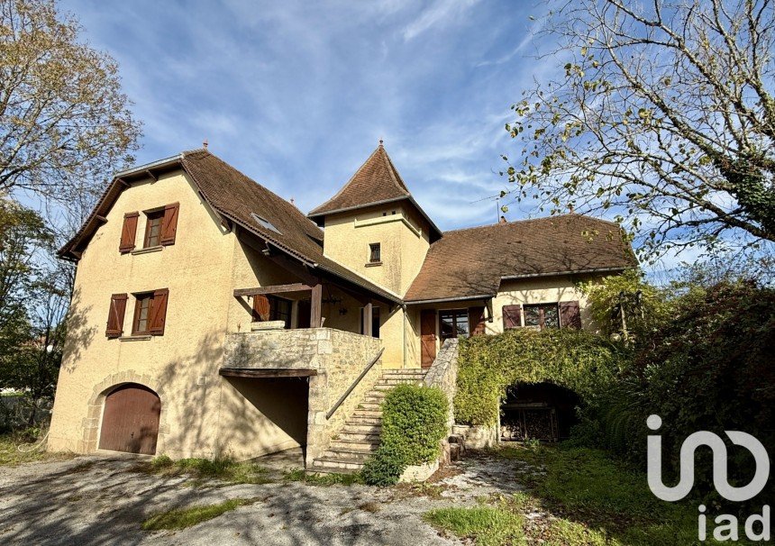 Maison traditionnelle 9 pièces de 186 m² à Capdenac (46100)