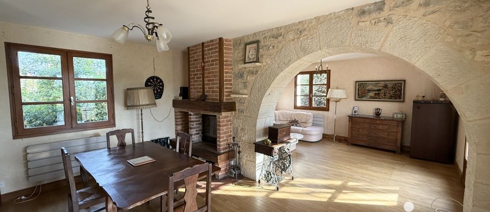 Traditional house 9 rooms of 186 m² in Capdenac (46100)