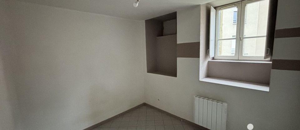 Building in Chalon-sur-Saône (71100) of 240 m²