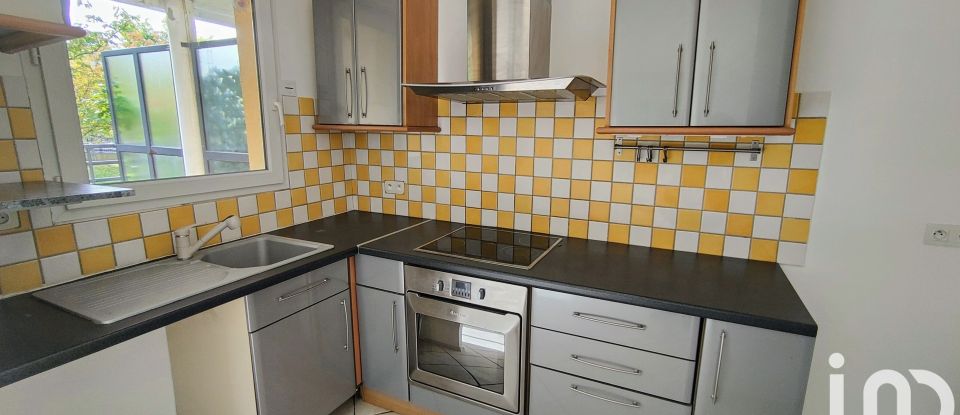 Apartment 3 rooms of 55 m² in Osny (95520)