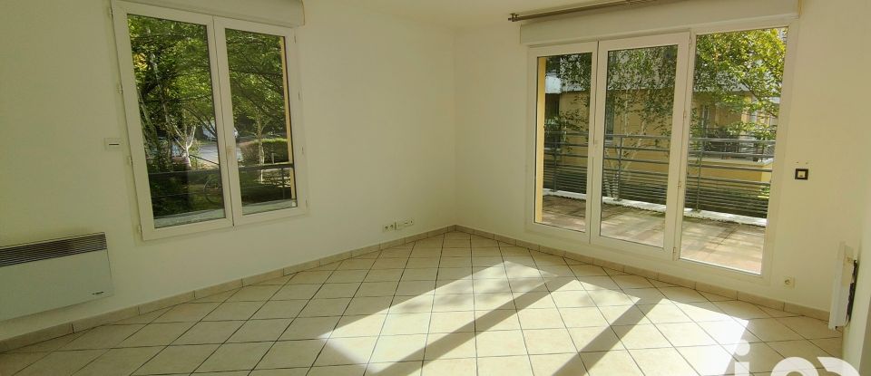 Apartment 3 rooms of 55 m² in Osny (95520)