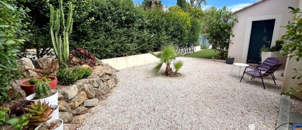 House 7 rooms of 140 m² in Six-Fours-les-Plages (83140)