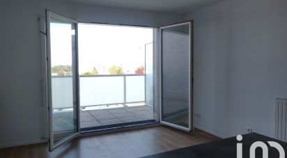 Apartment 3 rooms of 62 m² in Cenon (33150)