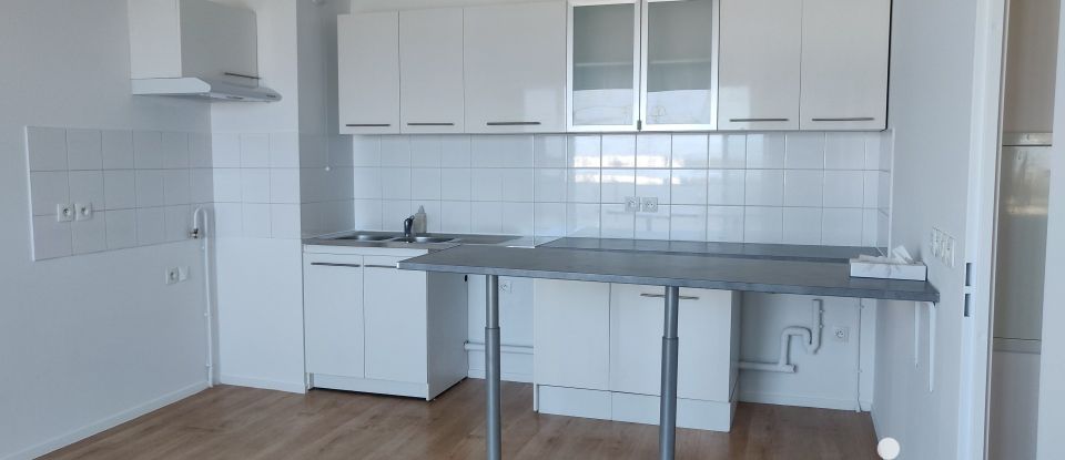 Apartment 3 rooms of 62 m² in Cenon (33150)