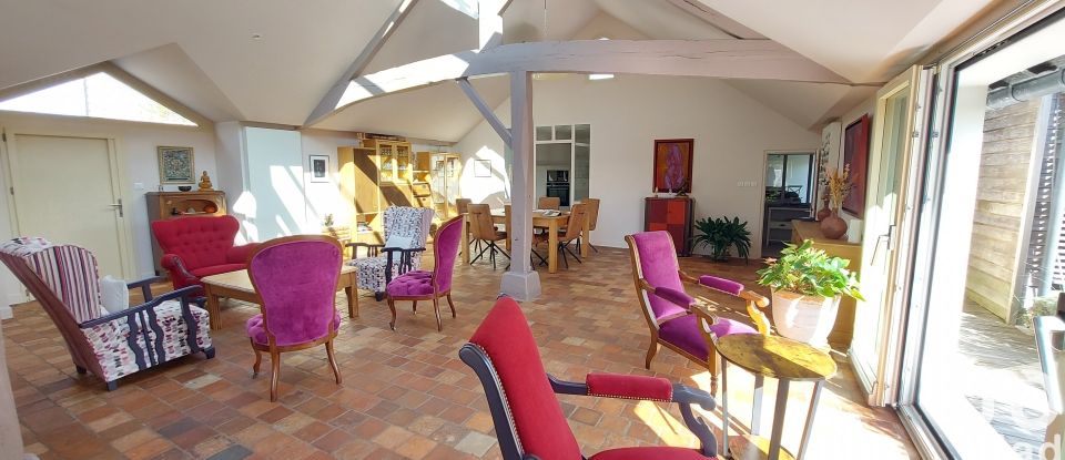 House 6 rooms of 210 m² in Le Perrier (85300)