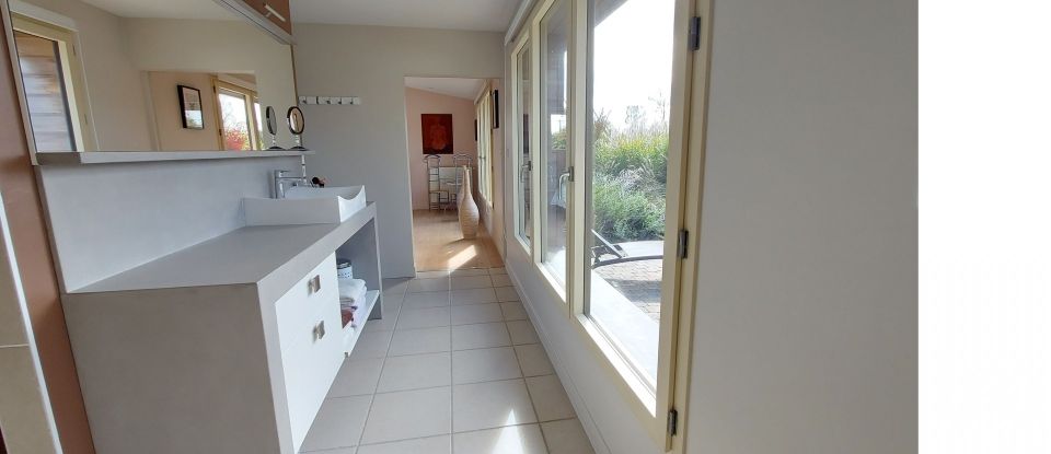 House 6 rooms of 210 m² in Le Perrier (85300)