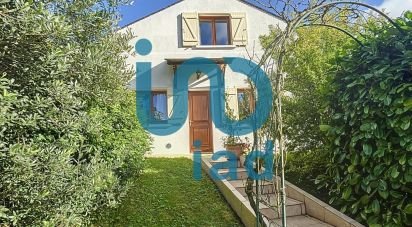 Traditional house 4 rooms of 110 m² in Savigny-le-Temple (77176)