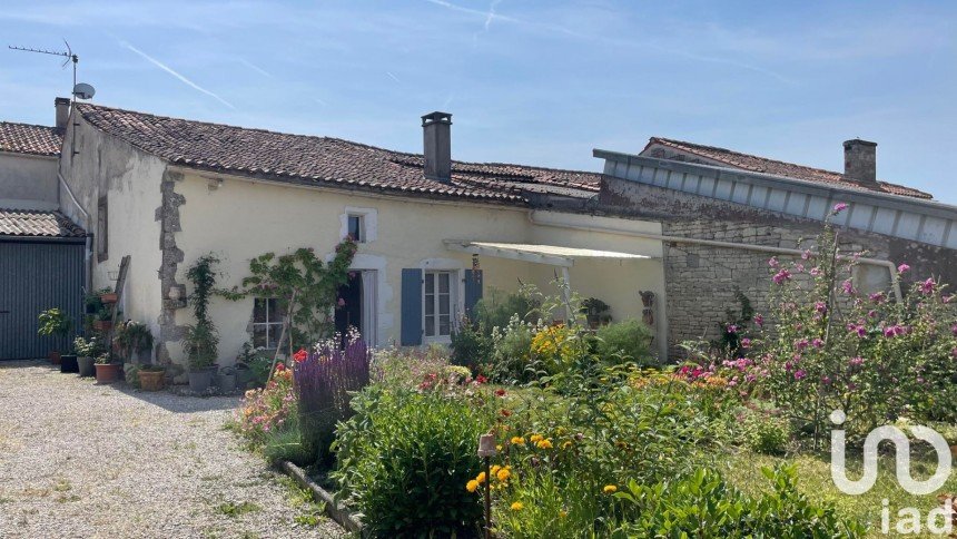 House 5 rooms of 175 m² in Fontaine-Chalendray (17510)