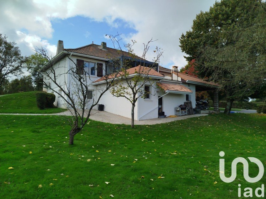 House 10 rooms of 136 m² in Boismé (79300)