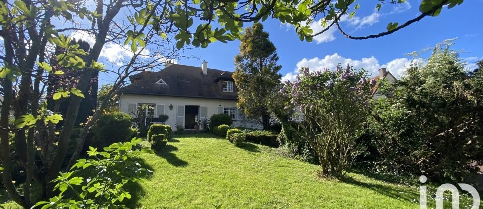 Maison traditionnelle 7 pièces de 195 m² à Port-en-Bessin-Huppain (14520)