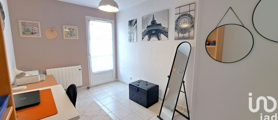 Apartment 4 rooms of 65 m² in D'Huison-Longueville (91590)