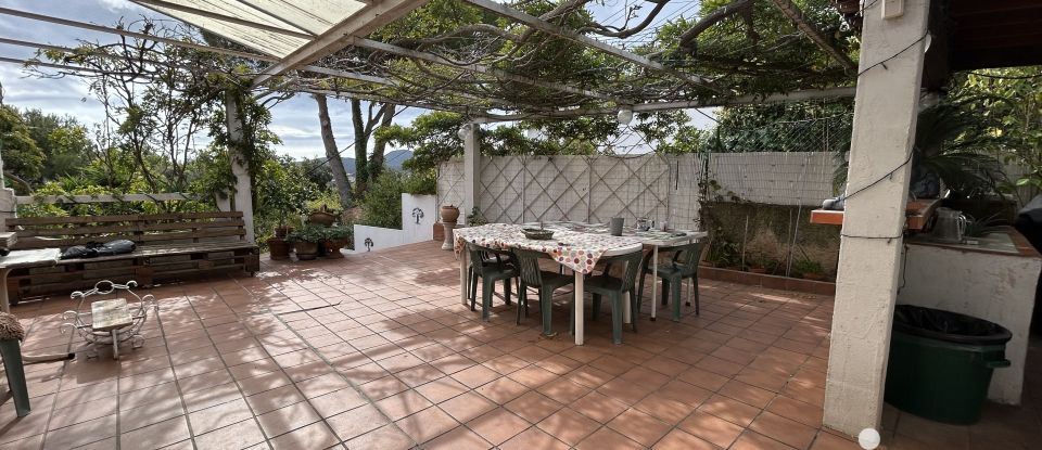 House 4 rooms of 115 m² in Six-Fours-les-Plages (83140)