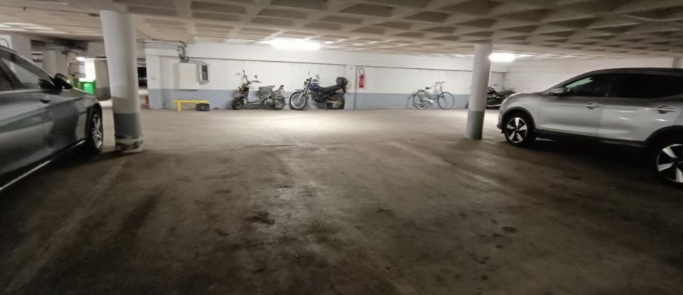 Parking of 10 m² in Paris (75020)