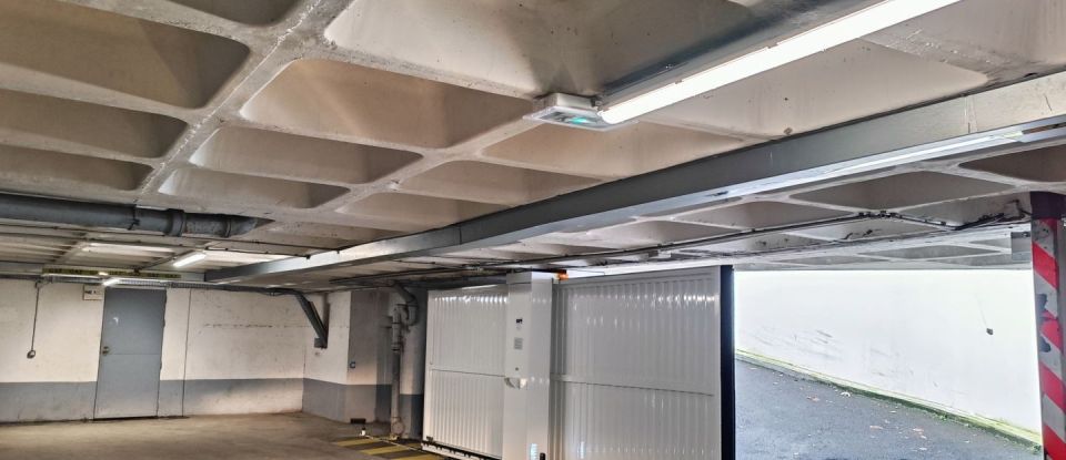 Parking/garage/box de 10 m² à Paris (75020)