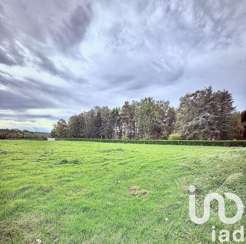 Land of 2,800 m² in Charbuy (89113)