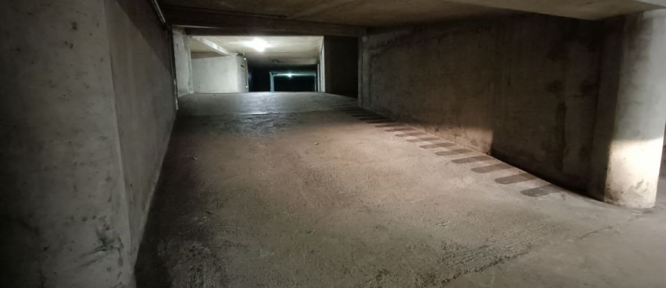 Parking/garage/box de 15 m² à Melun (77000)