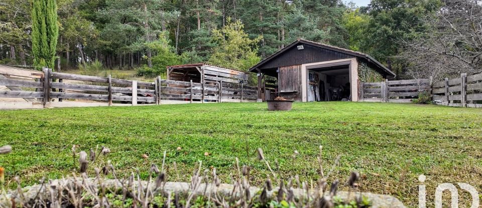 Maison de campagne 9 pièces de 270 m² à Feurs (42110)