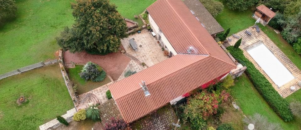 Maison de campagne 9 pièces de 270 m² à Feurs (42110)