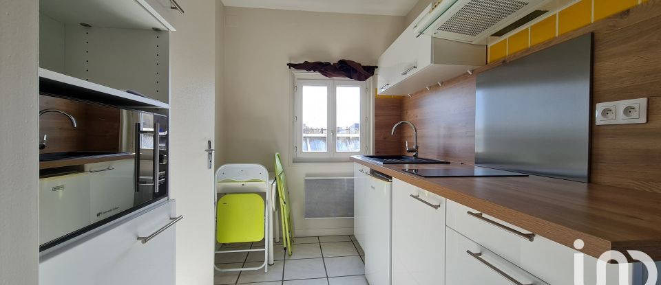 Immeuble de 94 m² à Niort (79000)