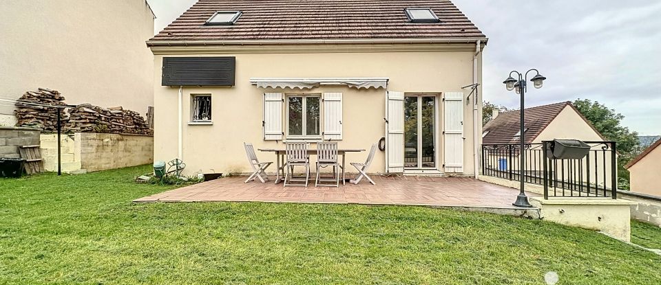 House 6 rooms of 110 m² in Mantes-la-Ville (78711)