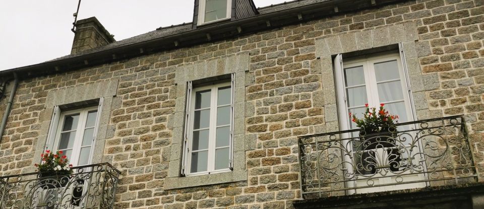 Maison 6 pièces de 125 m² à Saint-Nicolas-du-Pélem (22480)