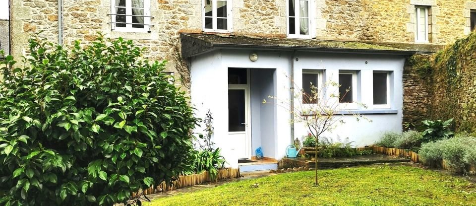 Maison 6 pièces de 125 m² à Saint-Nicolas-du-Pélem (22480)