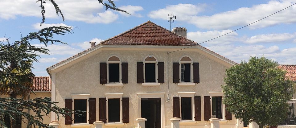 Domaine 255 pièces de 413 m² à Bourrouillan (32370)