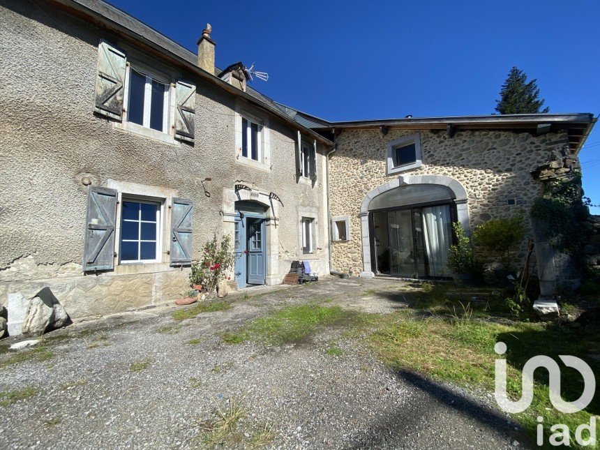 Country house 5 rooms of 230 m² in Buziet (64680)