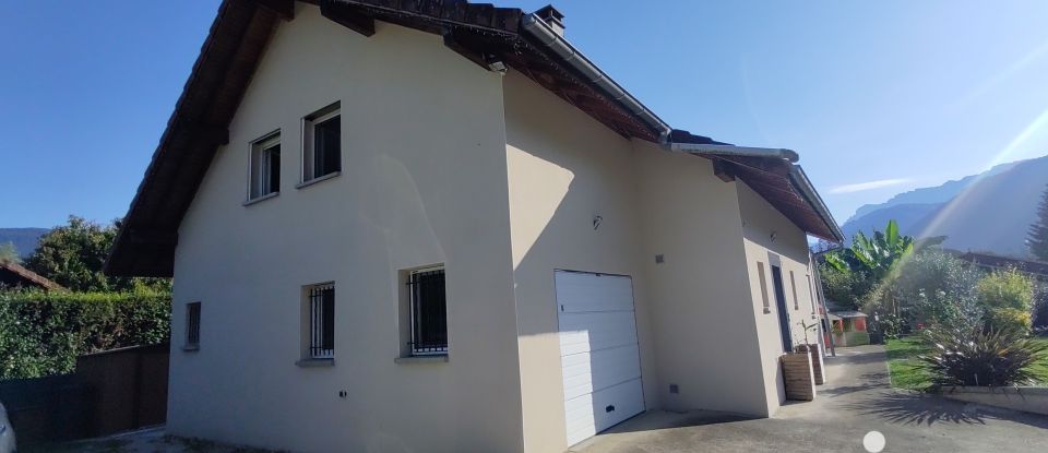 Traditional house 7 rooms of 160 m² in Barraux (38530)