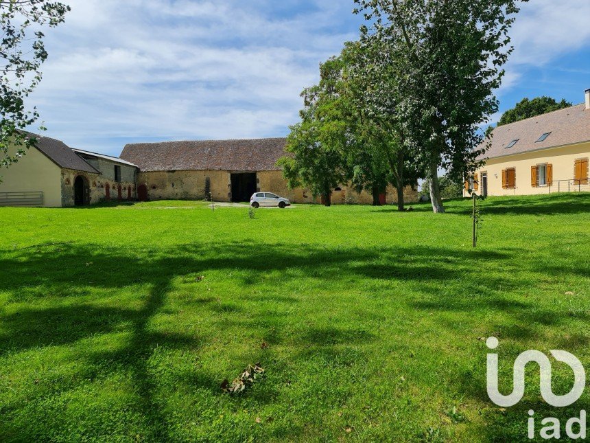 Country house 7 rooms of 240 m² in Saint-Jean-d'Assé (72380)