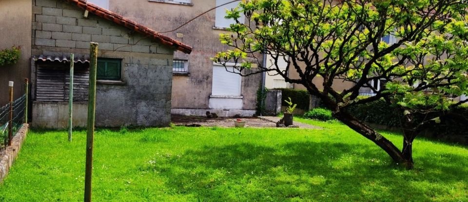 House 5 rooms of 92 m² in Ruffec (16700)