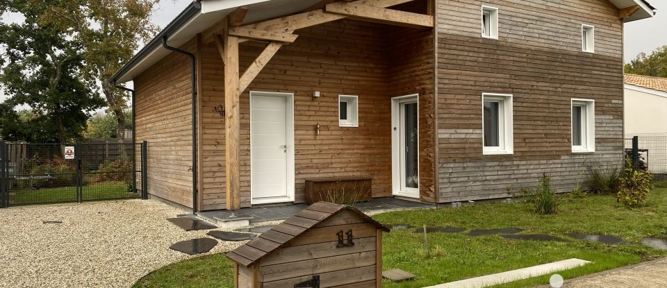 Maison 4 pièces de 100 m² à Hourtin (33990)