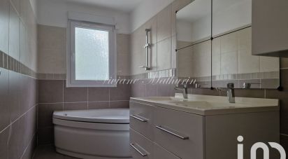 Appartement 3 pièces de 65 m² à Le Plessis-Bouchard (95130)