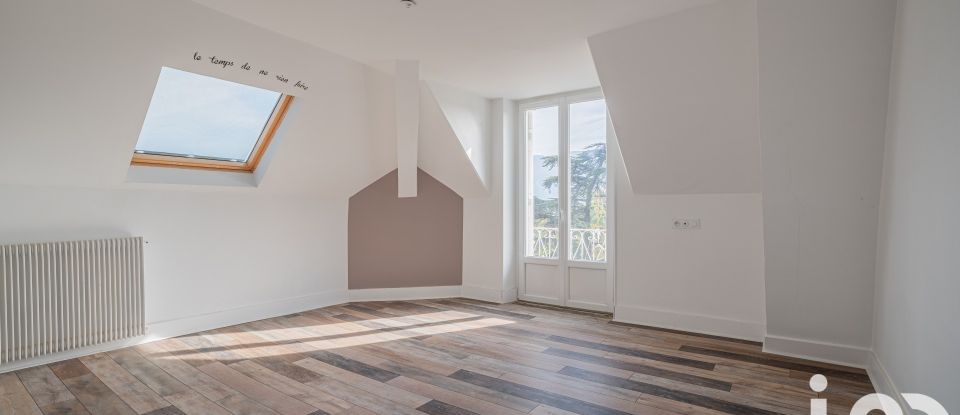 Maison 11 pièces de 258 m² à Tullins (38210)