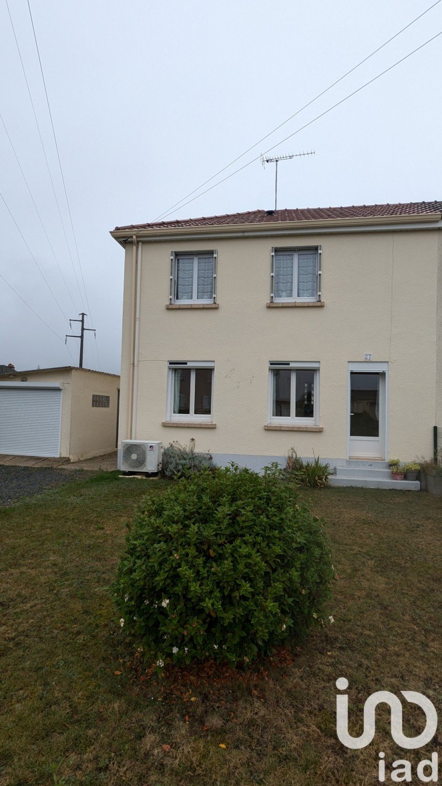 Traditional house 4 rooms of 80 m² in Aubigny-sur-Nère (18700)