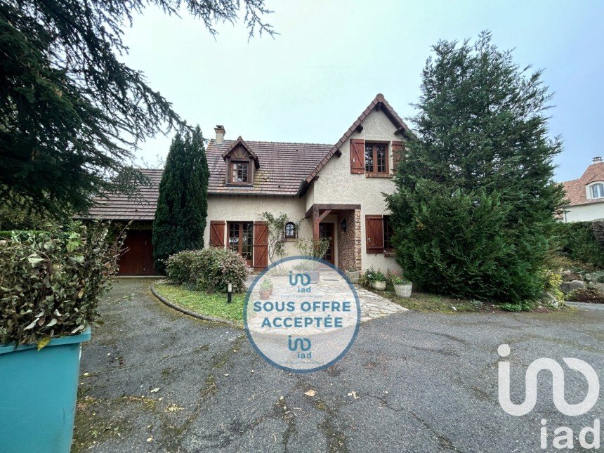 House 7 rooms of 115 m² in Fontenay-Mauvoisin (78200)